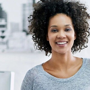 Vitaminas para embarazarse Mujer sonriendo